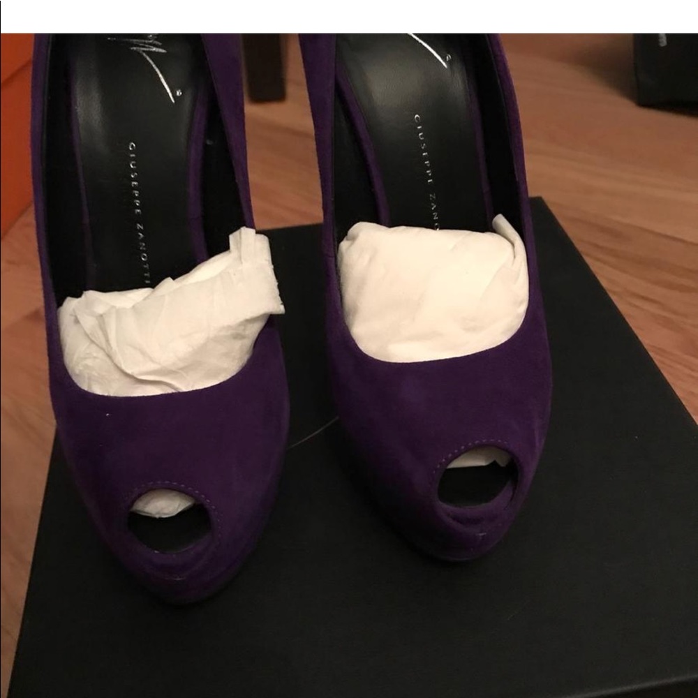 Pumps - Picture 3 of 5